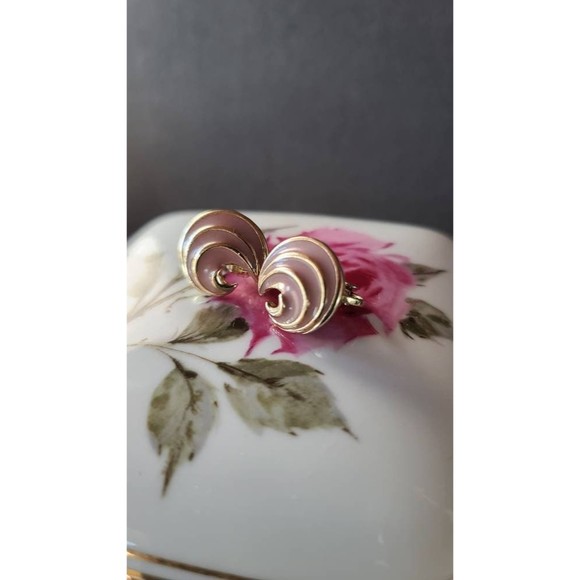 Beige and Gold Enamel Swirl Clip-on Earrings - Picture 5 of 10